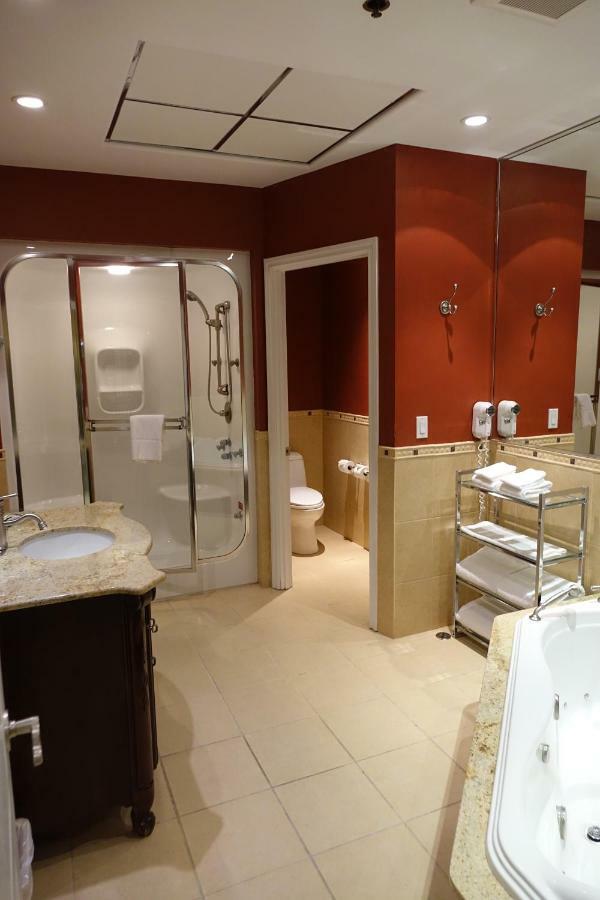 Chateau Louis Hotel & Conference Centre Edmonton Eksteriør billede